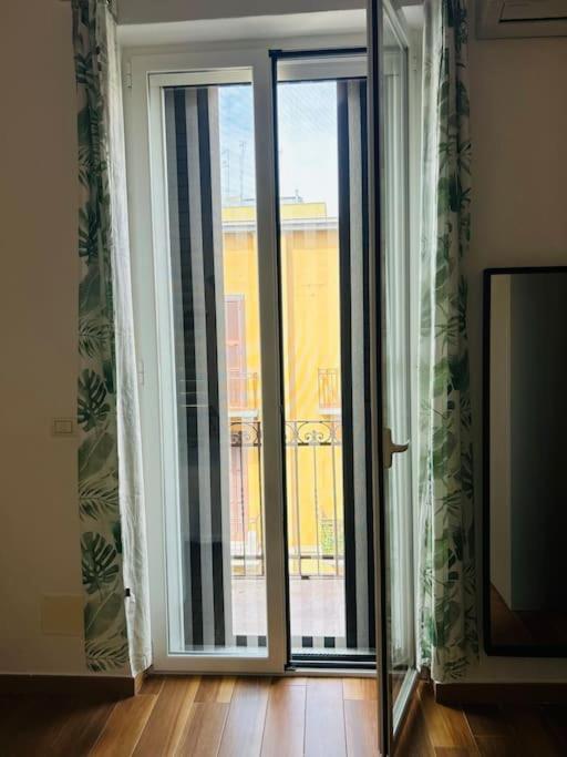 Trilocale Centrale Vista Mare - Mira'S Home Bari Exterior foto